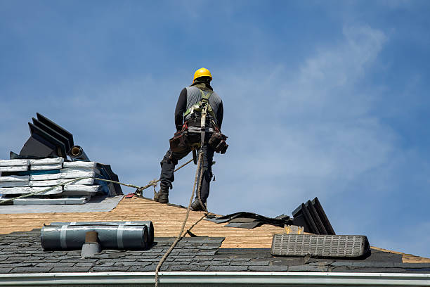 Professional Roofing technician working in Streamwood, IL
